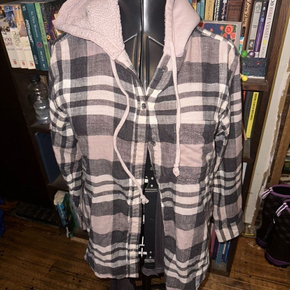 American Eagle pink plaid M cozy fleece hood shacket